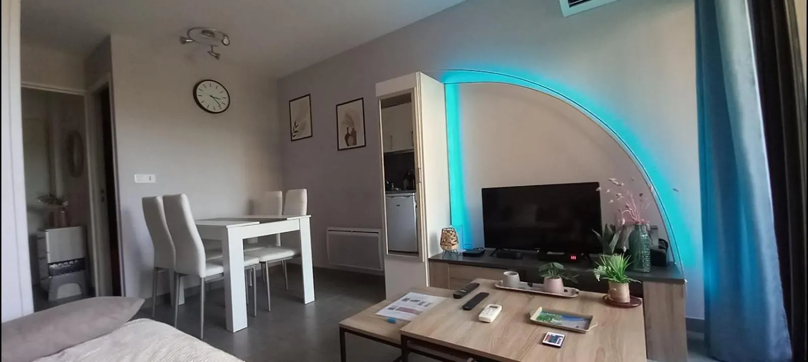 Cosy Blue Classe 2 Etoiles Piscine Parking Clim Terrasse Cannes 0*,  France